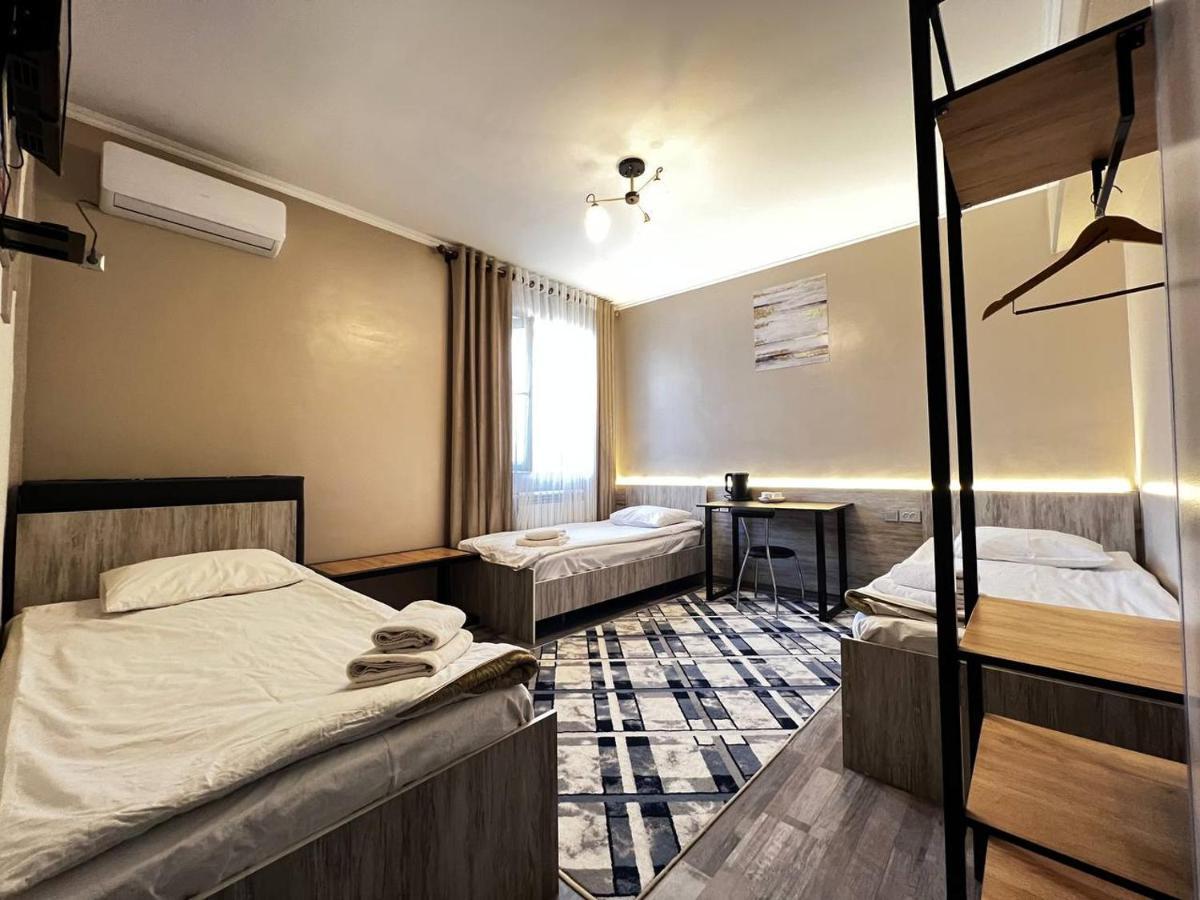 Ave Hotel Ош Екстериор снимка