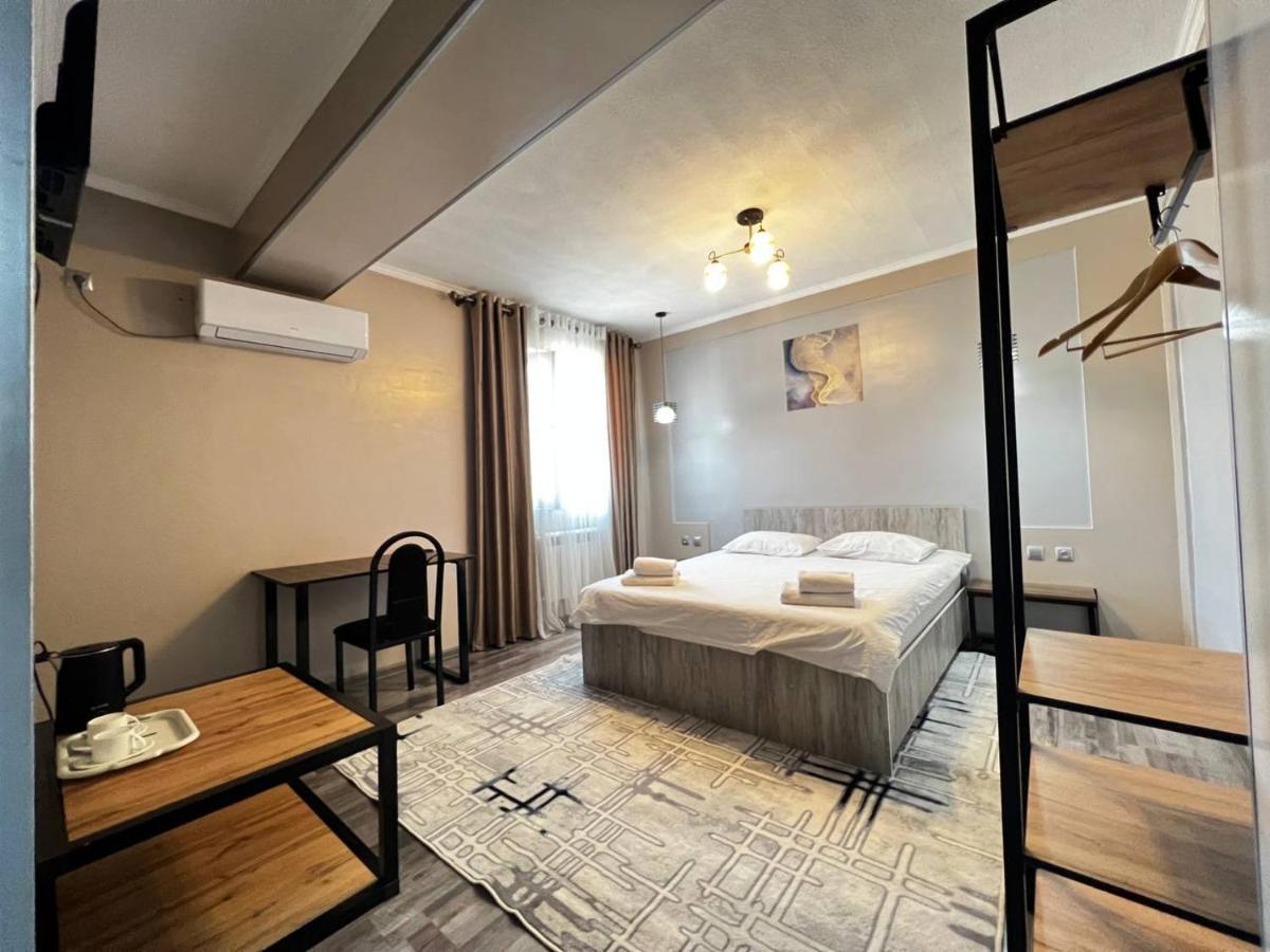 Ave Hotel Ош Екстериор снимка