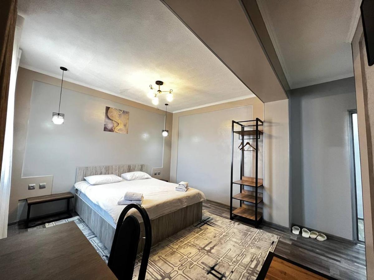 Ave Hotel Ош Екстериор снимка