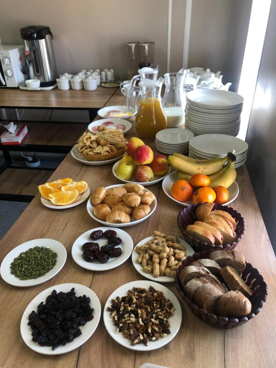 Ave Hotel Ош Екстериор снимка