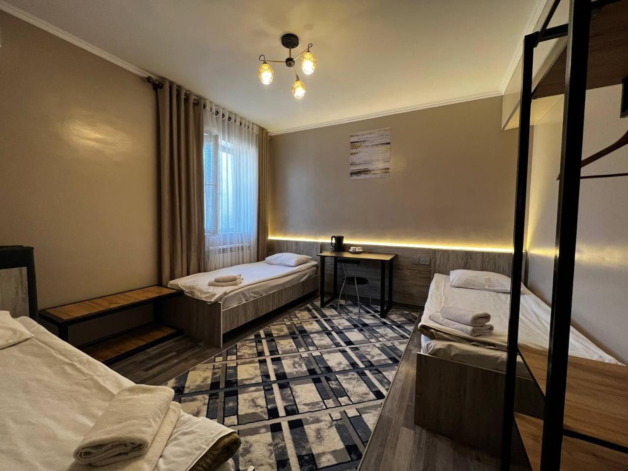 Ave Hotel Ош Екстериор снимка