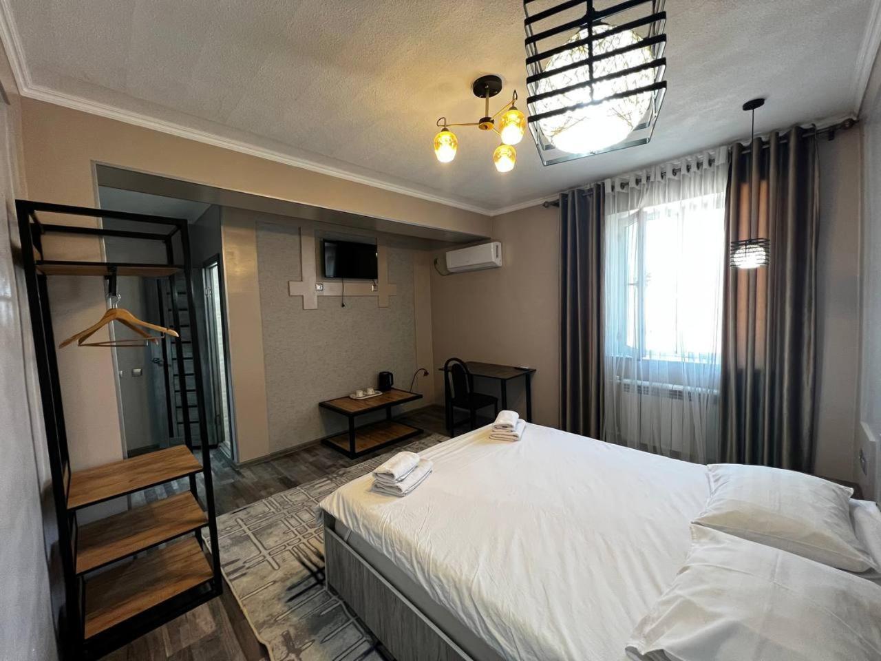 Ave Hotel Ош Екстериор снимка