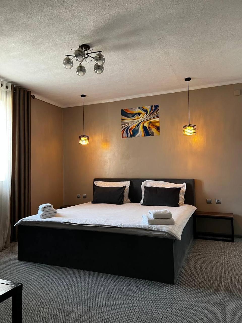 Ave Hotel Ош Екстериор снимка